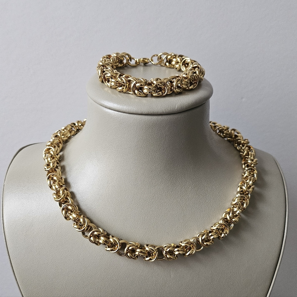 Elegant Gold Chain Necklace and Bracelet Set